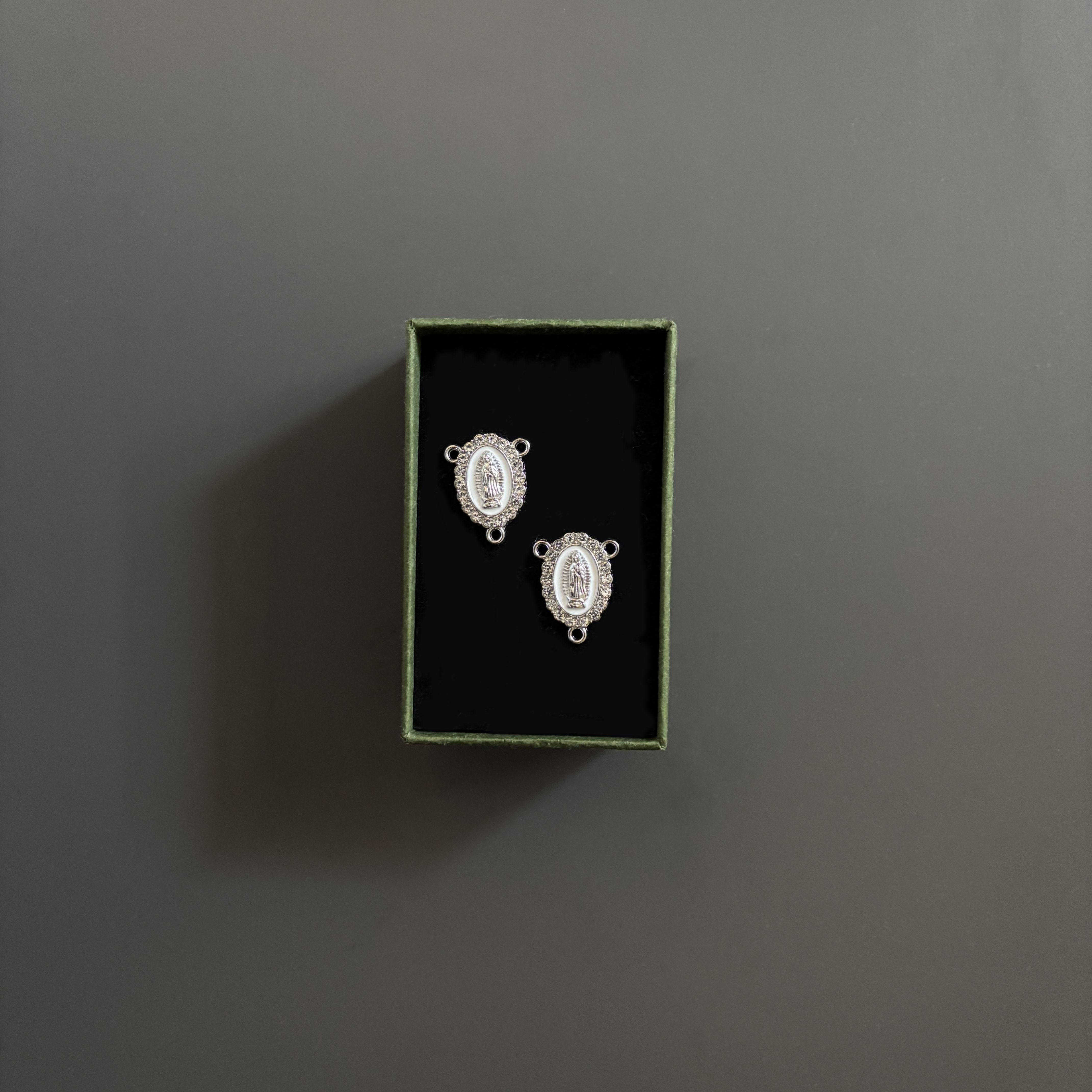 virgen blanco-plateado para rosario personalizado